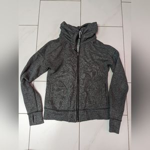 Lululemon size 4 cuddle zip jacket